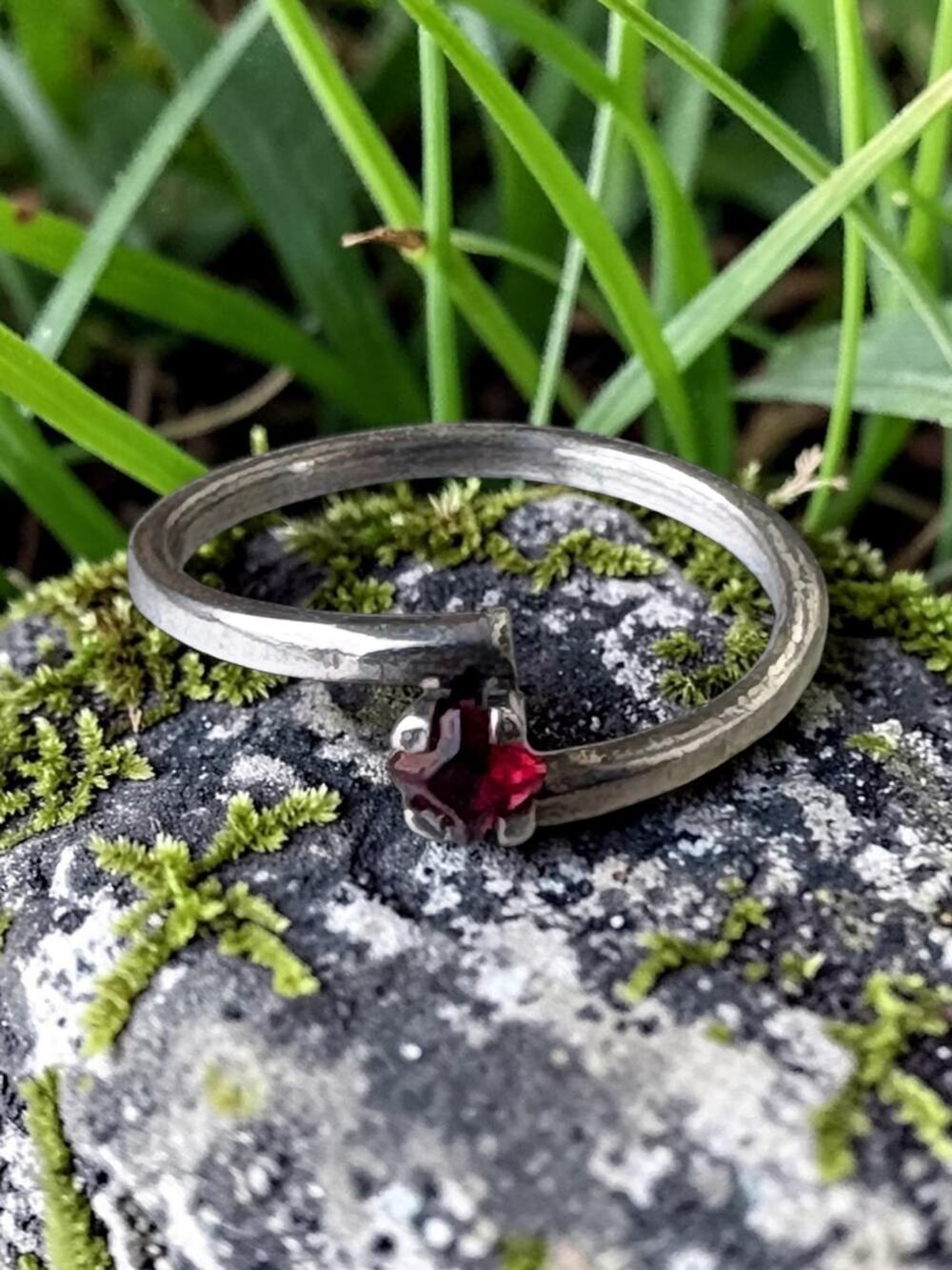 Vintage Sterling Silver Garnet Stone Solitaire Ring Sculptural Prong Setting Min